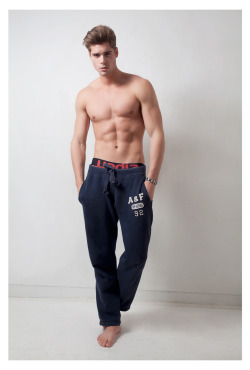 prestidigitasn:  Giovanni Bonamy Home Page   |    Male Models