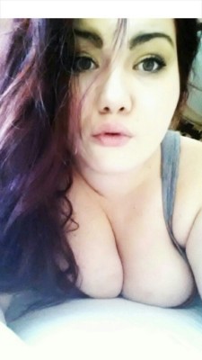 chubby-bunnies:  Ally, usa size 18/20, 20 yrs old. i have lost