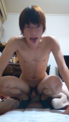 east-asia-guys:  Wow. This young guy sure is horny! All images