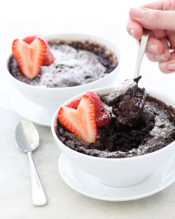 fullcravings:  5 Minute Miracle Self-Sauced Chocolate Pudding