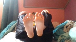 cuteiswhatido:  I have little bitty feet. I wear children’s