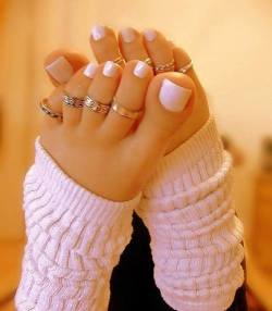 stlfootfetishist:  goddamn!  Such sick able toes