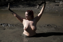didvp:  The beautiful Skyler Grey - waist deep and nude in quicksand. 