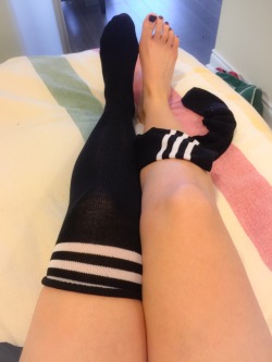 kittygotsole:  Does anyone like socks?