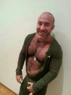 topguy4hry:  lovematuremen:  in green  Would like to mount his