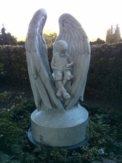 kotakucom:  Boy’s tombstone in Sweden. So sad, but…a nice