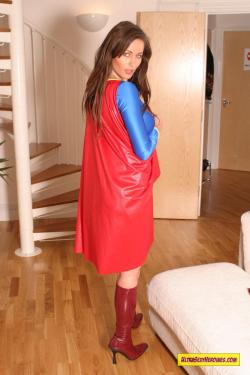 nude-superheroines:  Supergirl cosplayer show boobs