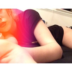 f4nnyf00k:  My life consists of me laying in bed with no trousers
