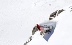 cabinporn:  “Zero impact” climber’s cabin on Mt. Blanc,