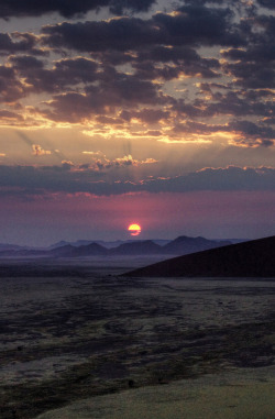 brutalgeneration:  namib desert sunrise (by mariusz kluzniak)