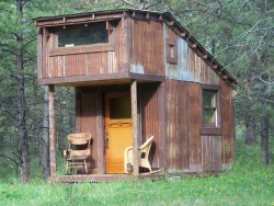 tinyhousesmallspace:  Potomac Cabin 