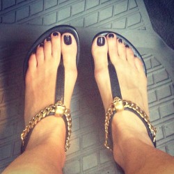 Awesome European feet, beautiful toes !