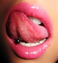 dumbandpretty:  Tongue studs are there for one reason and one
