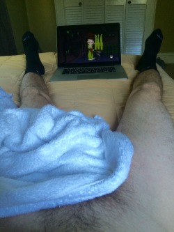 wowsexyfeet:  What better way to watch American dad? I’ve been