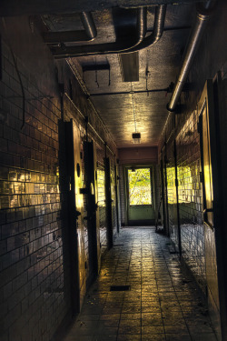 abandonthehalls:  HDR_0783 by mascotter on Flickr.   This reminds