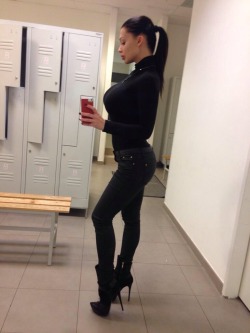 perfectorbs:  I love Aletta Ocean’s side profile pic. She has