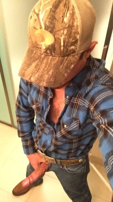 choppedcollectorkingdomstuff:  Dam nice cock buddy let suck that