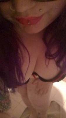 little-miss-nutmeg:  Smoking bowls and having an orgy in my ask