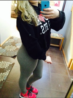 blondesquats:  dat booty tuesday