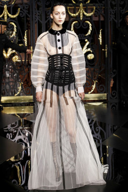 modelmofos:  Alana Zimmer @ Louis Vuitton F/W 2011-12, Paris