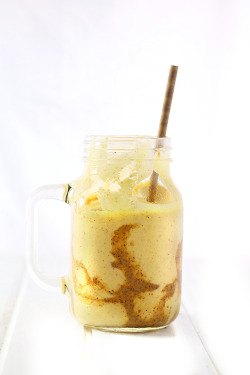 royal-food:  Mango Almond Butter Smoothie