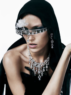 cinderellas-stilettos:  Bal Masqué | Masked Ball | Vogue Paris