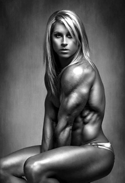 femalemuscletalk:  Beautiful female muscle sculpture.  Leanne