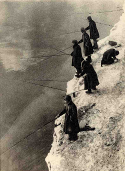 firsttimeuser:  Winter on the Moscow River, 1929 photo by G.
