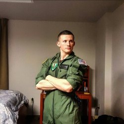 diksoutforharambaby:  navymen: Young sailor He’s just on point!