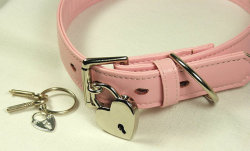 darkbabiidoll:  Baby pink slave collar with a heart shaped padlock.