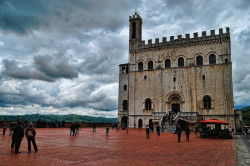 cityscapes:  Palazzo dei Consoli by ermannoradix