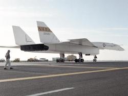 vbeserk: A high speed bird, the XB-70 Valkyrie is the star of