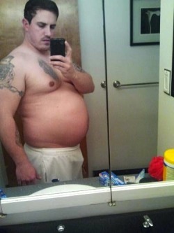 sexy-men-with-bellies-or-not:  Fat ass in gym shorts, love!