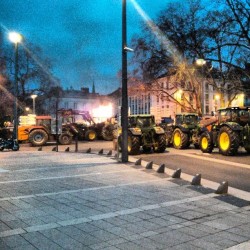 #NANTES #instagram #feu #manifestation #tracteur #agricole d'ange