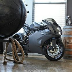 ducatiobsession:  Matte Grey Awesomeness! 