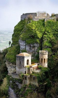 nordicsublime:  Erice Castle, Sicily, Italy - mundodeviagens.com