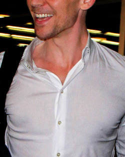 moonleigh86:  the-king-himself:  White shirt appreciation post