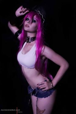 cosplaycheers:  Cosplayer: Aelyin Cosplay Character: Poison From: