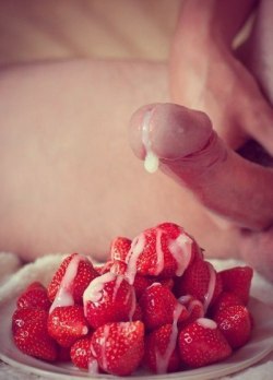 freshmeatblog:  I Love Strawberries & Cream!