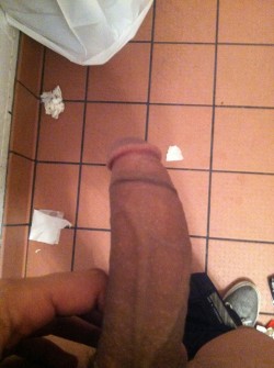 curvybuttercup:  Thank you for the submission. A very yummy cock