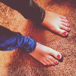 ifeetfetish:  @5starem cute toes :) #toes #feet #teamprettyfeet