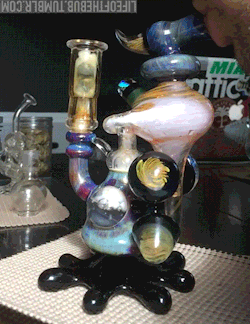 bongripsandnicetits:  lifeofthebub:  First dab of the day…