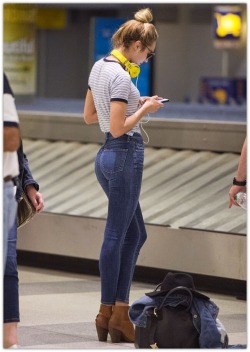 Candice Swanepoel JFK airport 3
