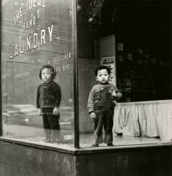 THE IDEAL HAND LAUNDRY photo by Arthur Leipzig, NY 1946