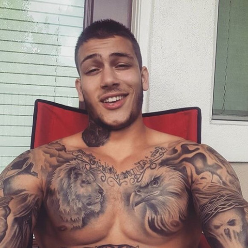 realmenarehairy:  This guy makes my hole twitch. 