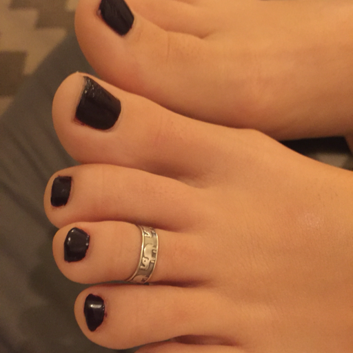 besttoes:  Cora makes me cum big with her cute toes, she gives