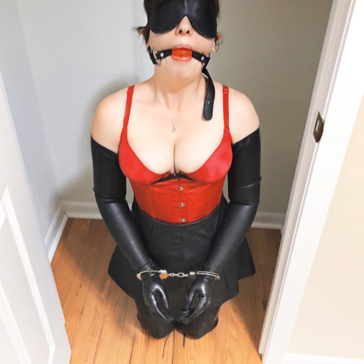 master-king-little-doll:what a predicament. baby girl is hog