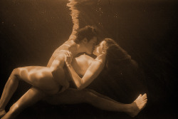earthn:  An artsy underwater embrace and kiss