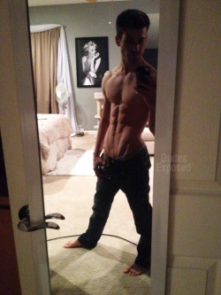 dudes-exposed:  Exclusive: John James 22-year old bodybuilder.
