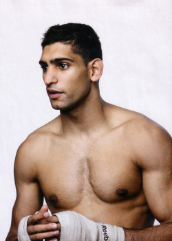 shirtlifting:  Amir Khan